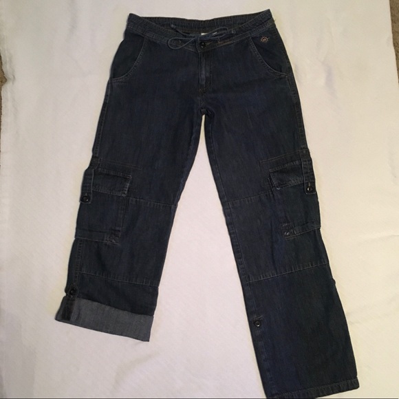 Tons of Cute Details! - Picture 3 of 11